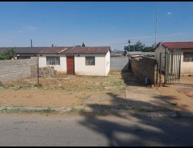 2 BEDROOM HOUSE FOR SALE IN ORLANDO WEST